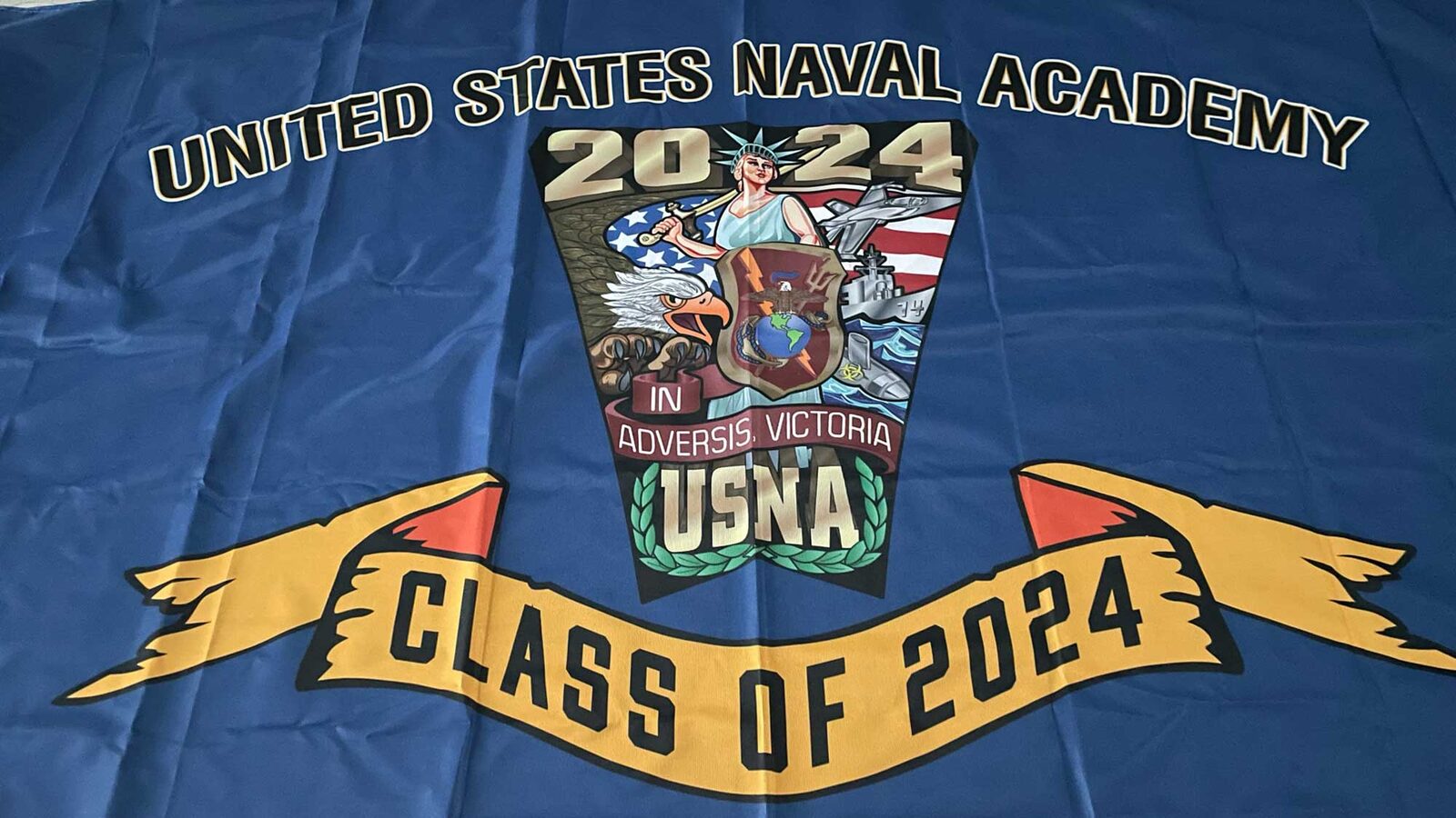Class of 2024 crest flag