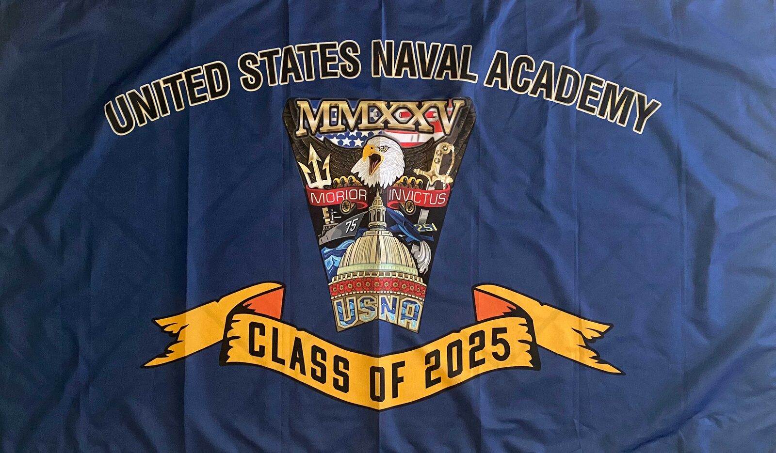 Class of 2025 crest flag